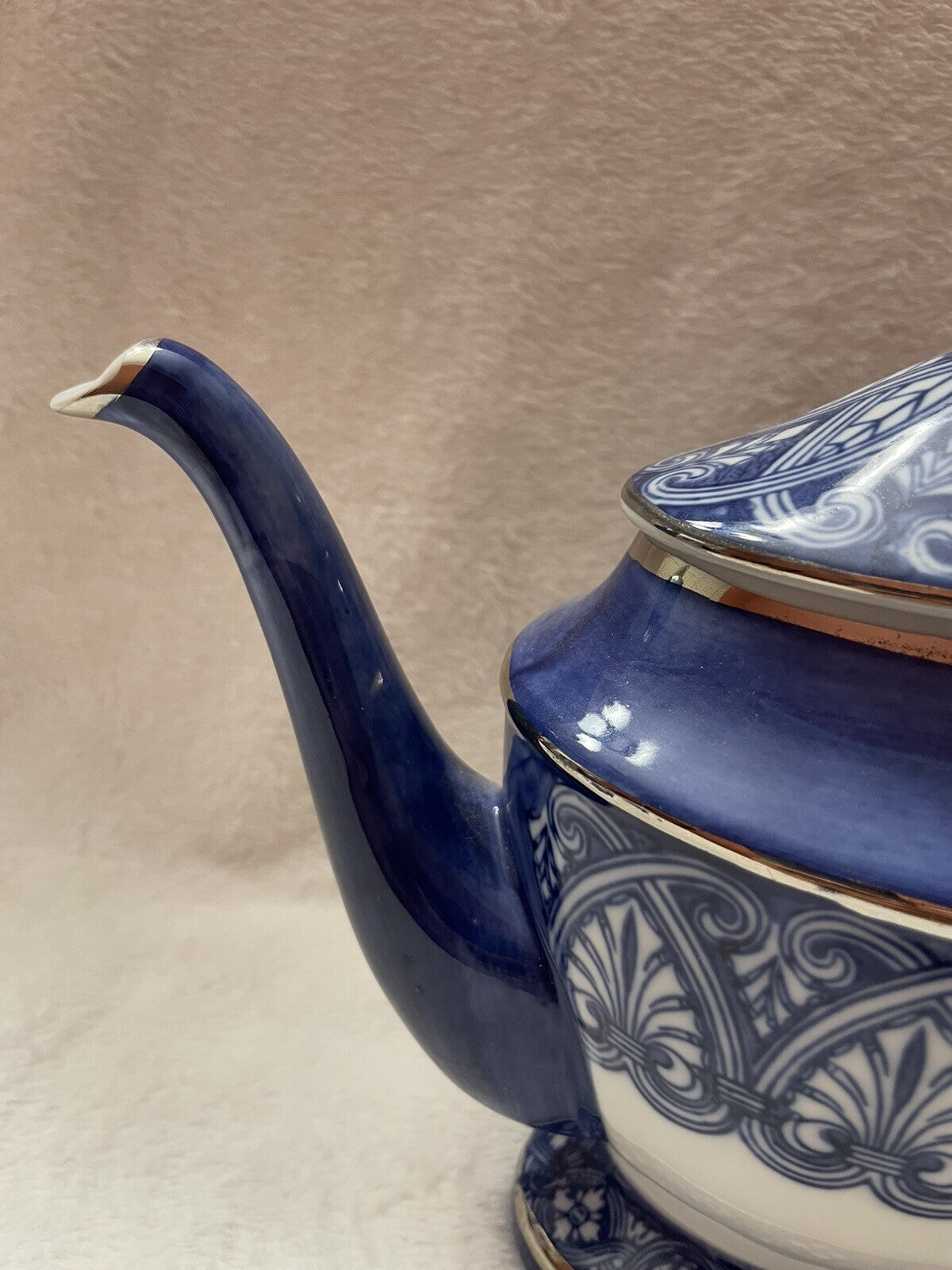 Bombay Co blue & white Arabesque tile 8" tall platinum trim teapot w/lid