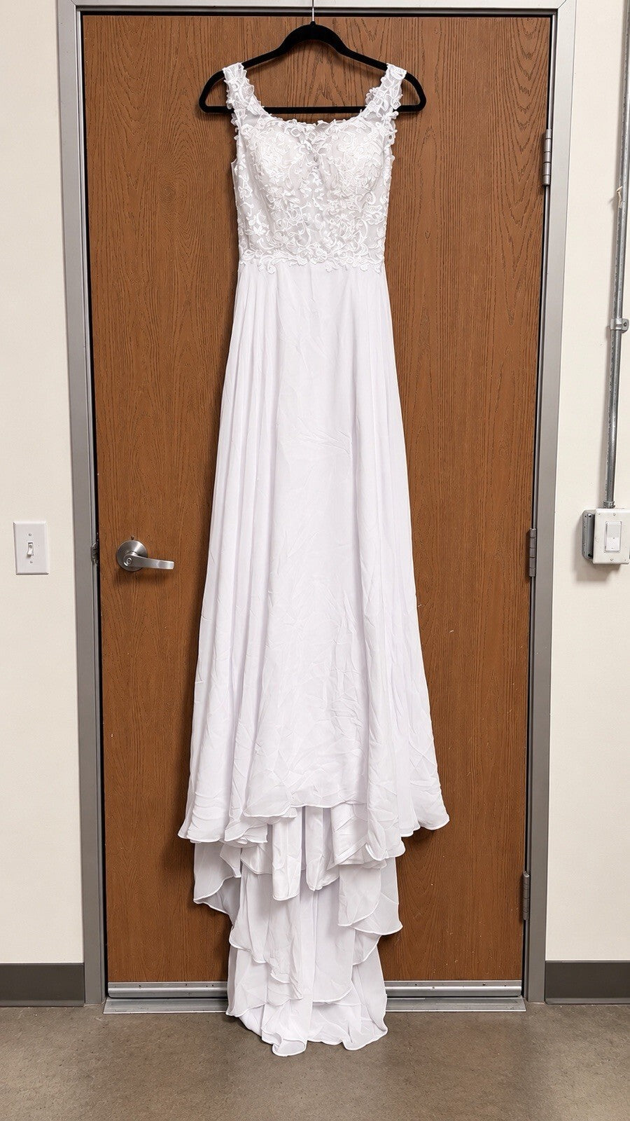 White Lace Chiffon Wedding Dress Size 2 Bridal Gown Button Back Long Train