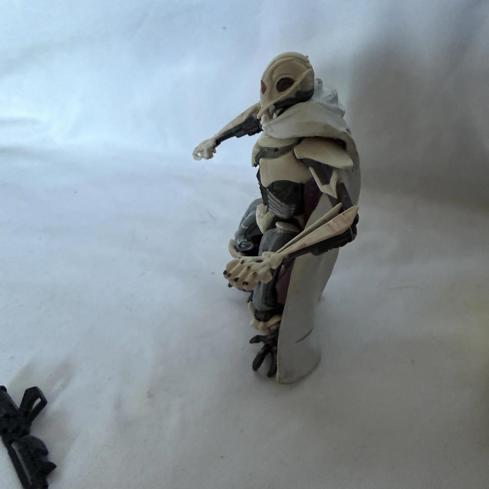 Star Wars Saga Collection General Grievous Figure w Cape & Blaster Hasbro