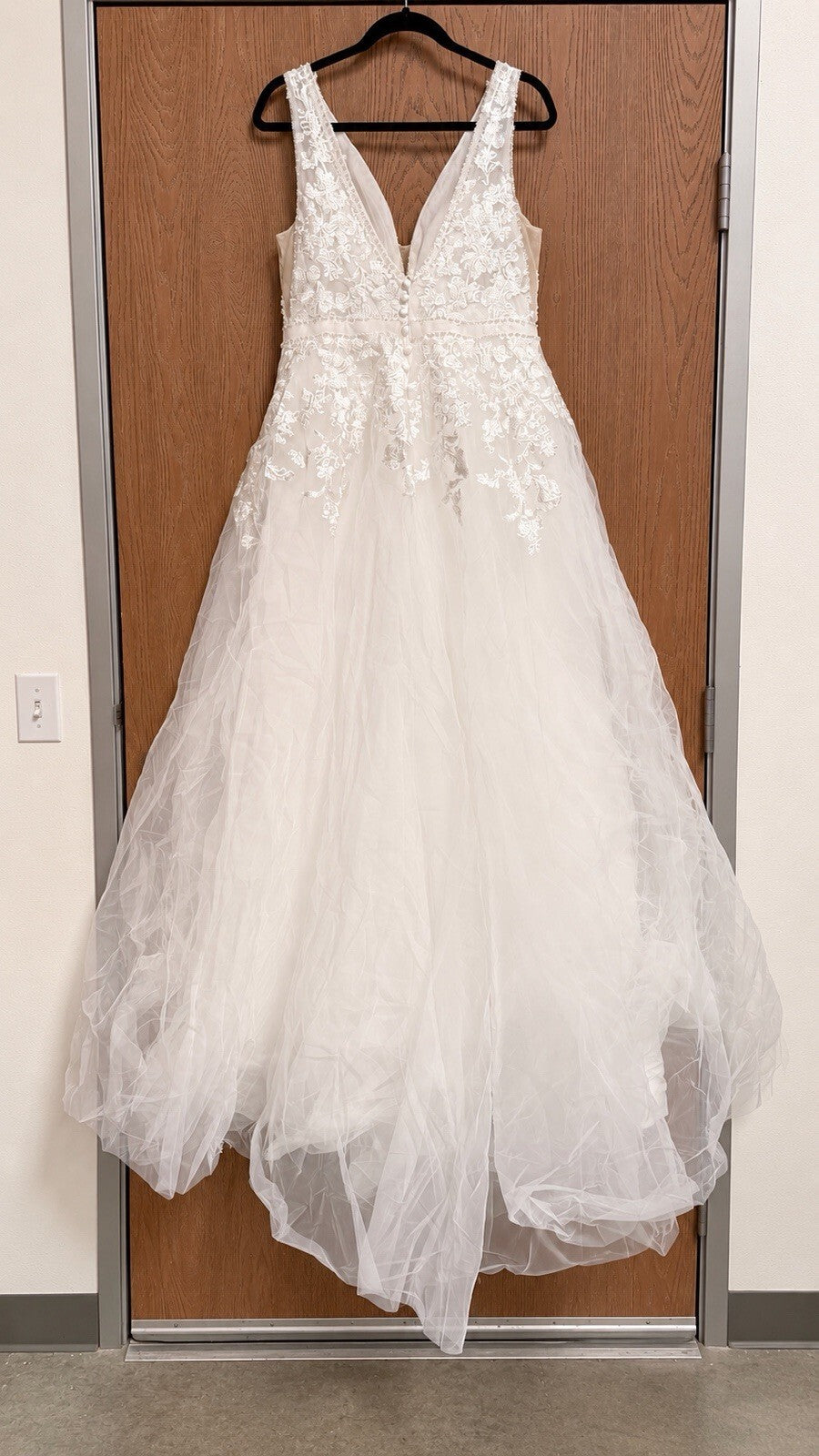 White Ivory Lace Wedding Dress Deep V Neck A-Line Bridal Gown 16” Waist 65” Long