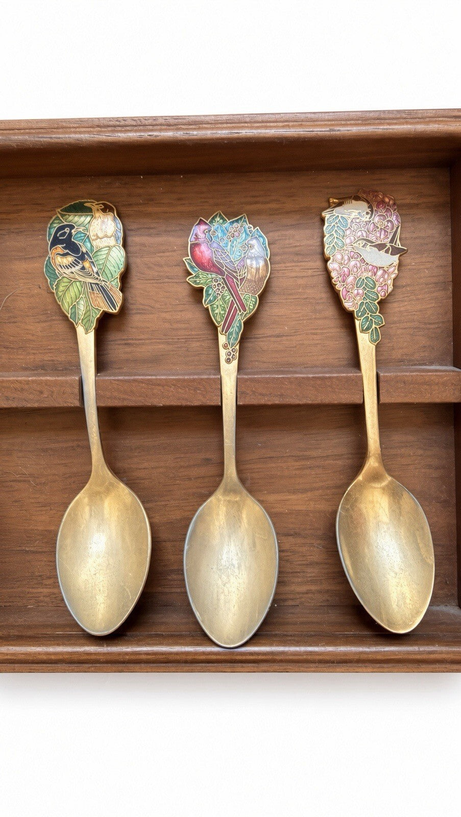 Vintage Hallmark Songbirds Enamel Spoon Set 6 Walnut Display Rack 1981 Japan