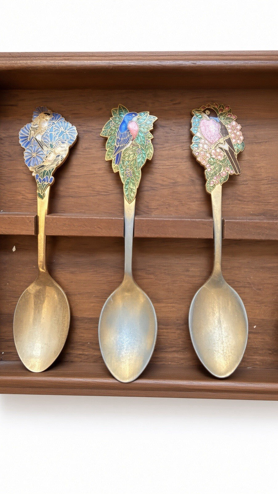 Vintage Hallmark Songbirds Enamel Spoon Set 6 Walnut Display Rack 1981 Japan