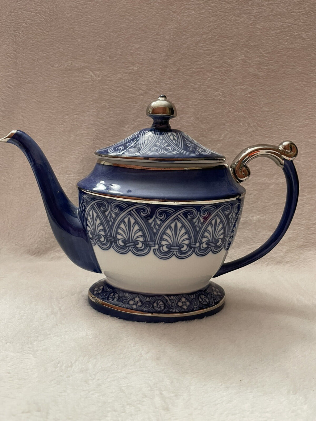 Bombay Co blue & white Arabesque tile 8" tall platinum trim teapot w/lid