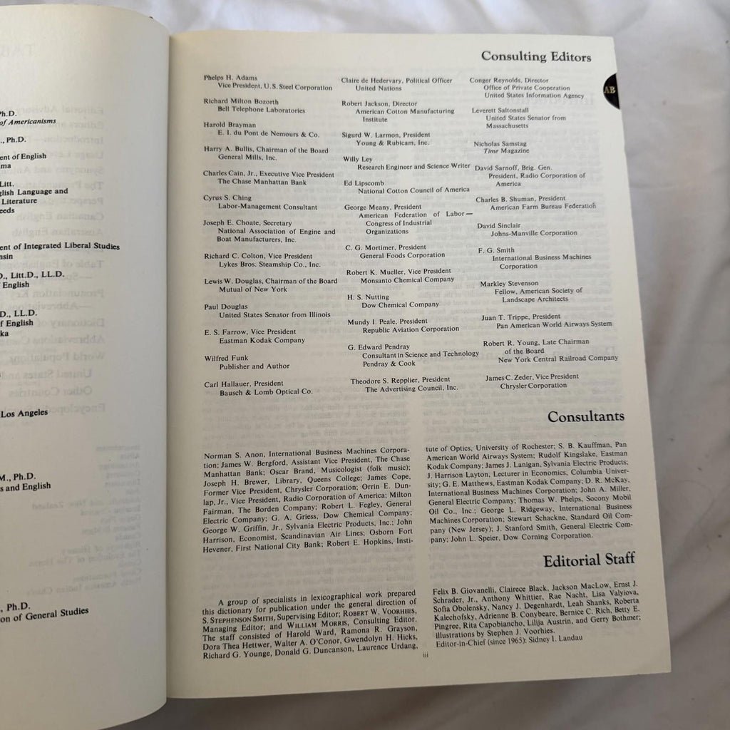 Vintage 1978 Funk & Wagnalls Encyclopedic Dictionary Gold