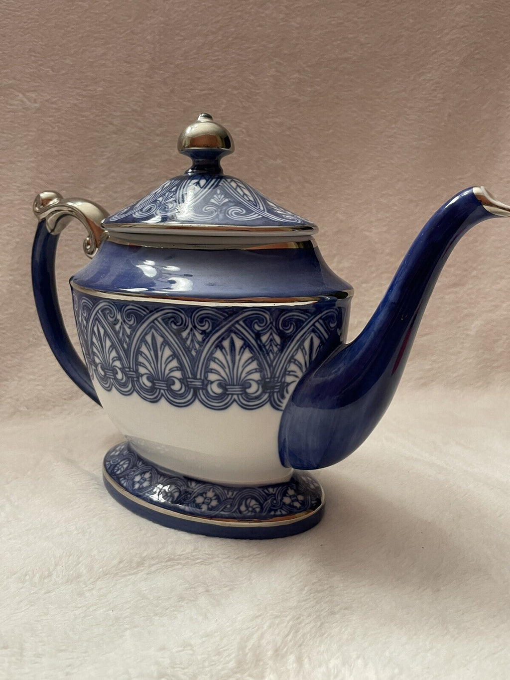 Bombay Co blue & white Arabesque tile 8" tall platinum trim teapot w/lid