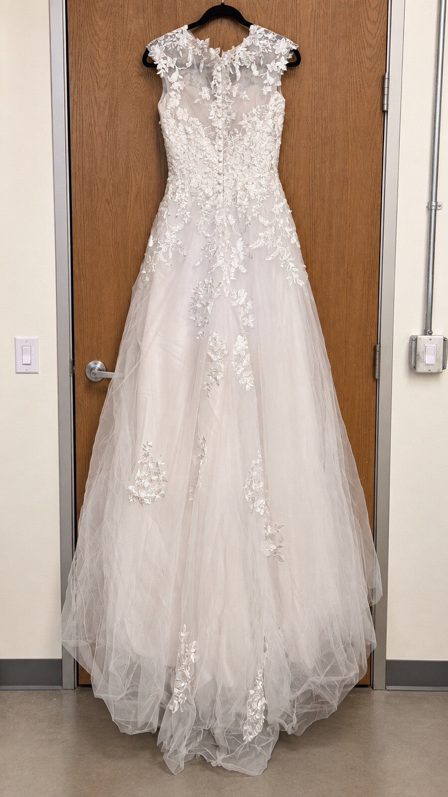 Ivory Lace A-Line Wedding Dress Size 6 Floral Tulle Bridal Gown Cap Sleeve