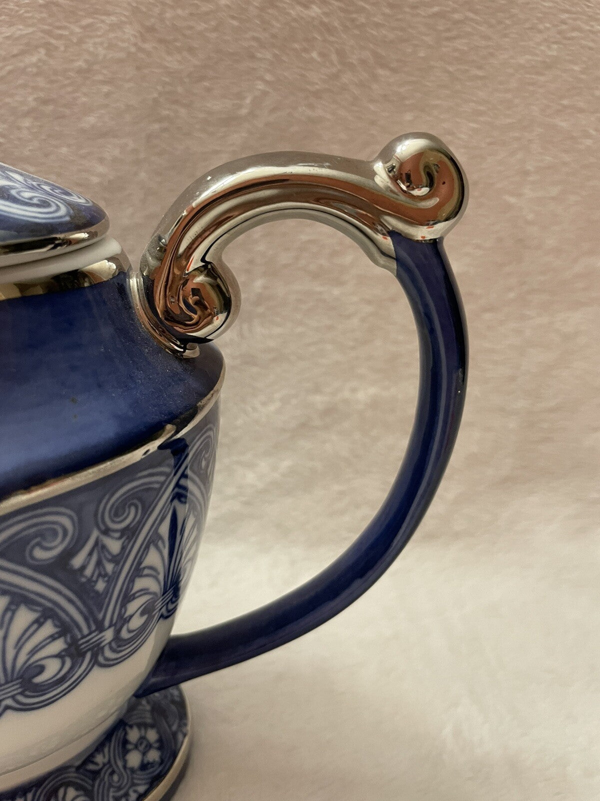 Bombay Co blue & white Arabesque tile 8" tall platinum trim teapot w/lid