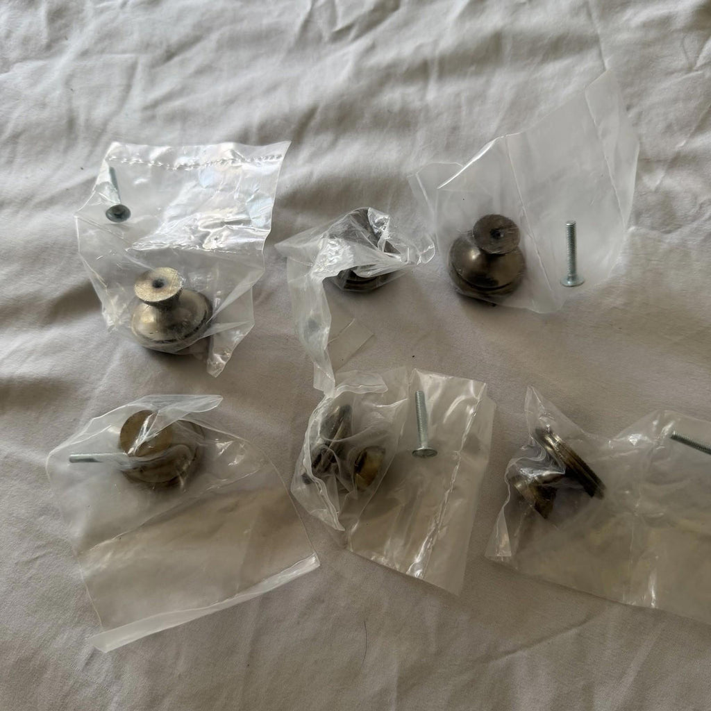 Fluted Cabinet Knobs Set of 6 - Oil Rubbed Bronze, New w/ Screws