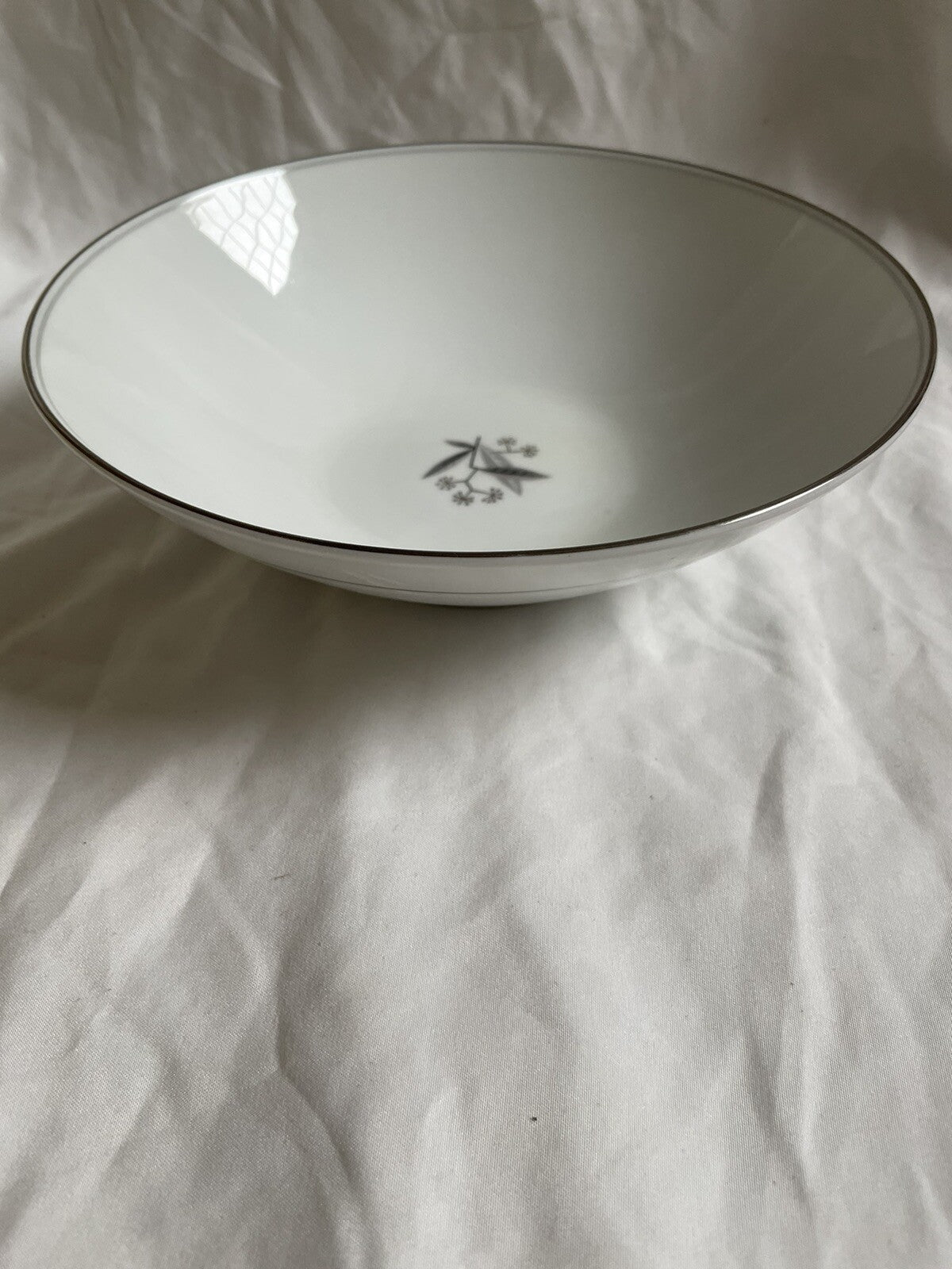 Vintage Noritake China Graycliff 5861 Serving Bowl 9 Inches - White with Gold