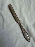 Vintage Wm Rogers Silver Plate Butter Knife Ornate Floral Scroll Pattern 7.5”