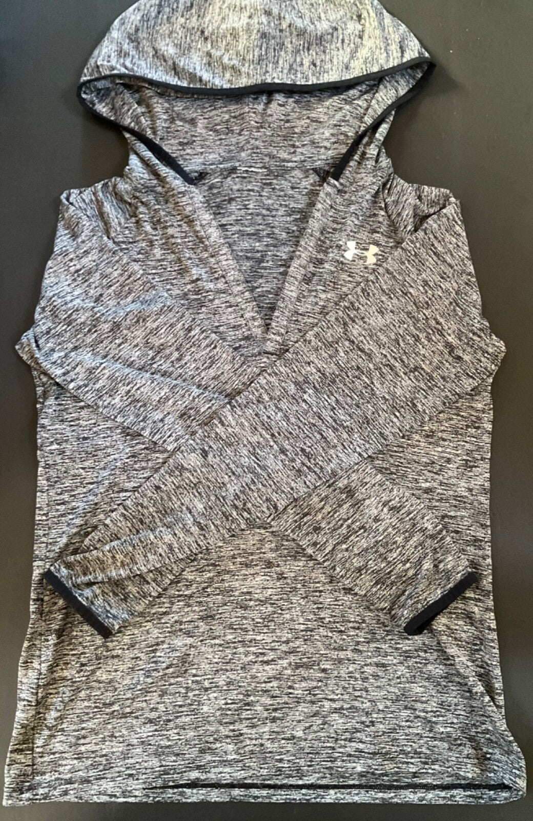 Under Armour Women’s Pullover Hoodie Gray Black – No Size Tag (Fits M) Stretch L