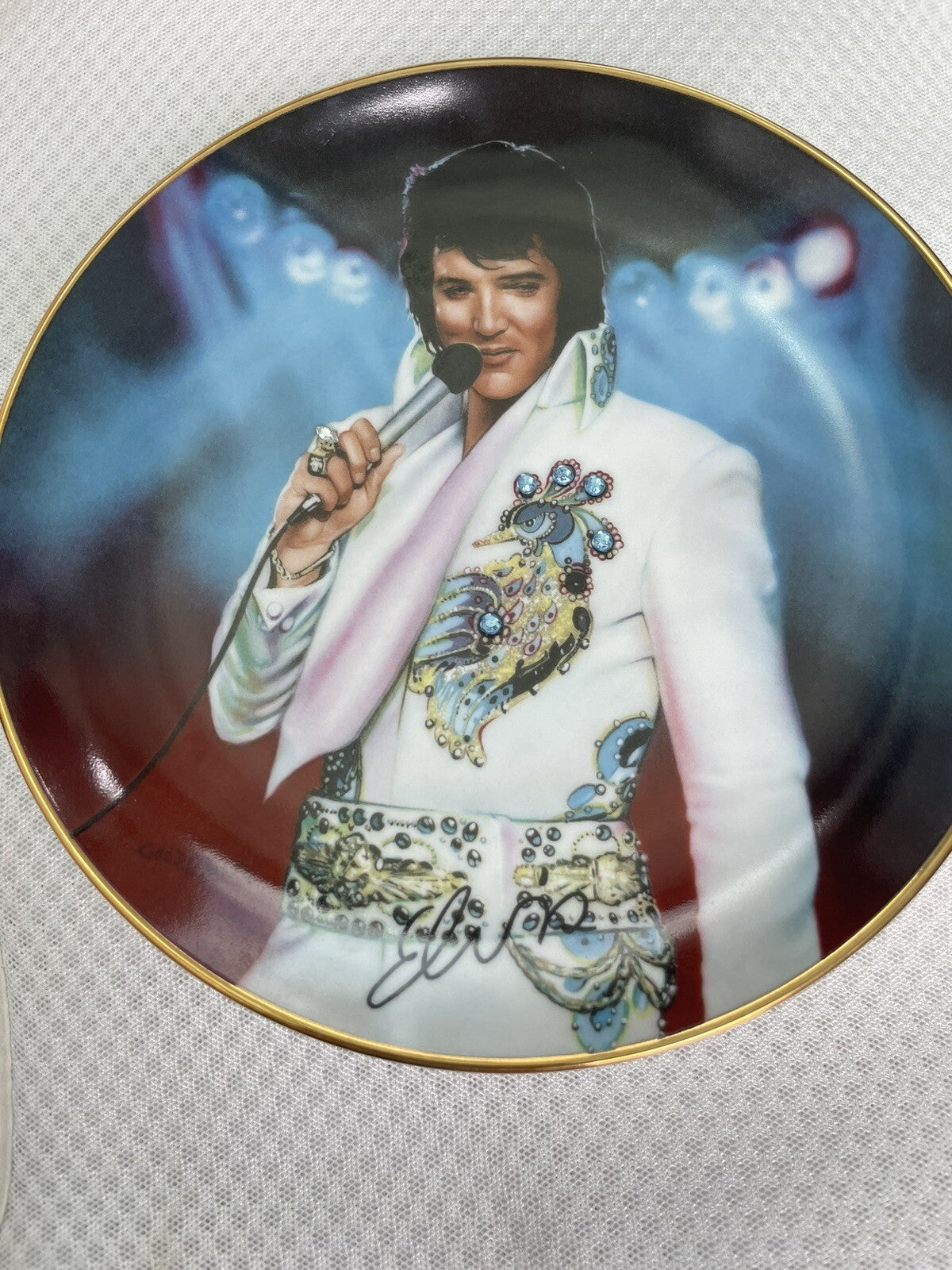 The Legend, Remembering Elvis 8 1/8 Inch Collector Plate 1995 No. 154A